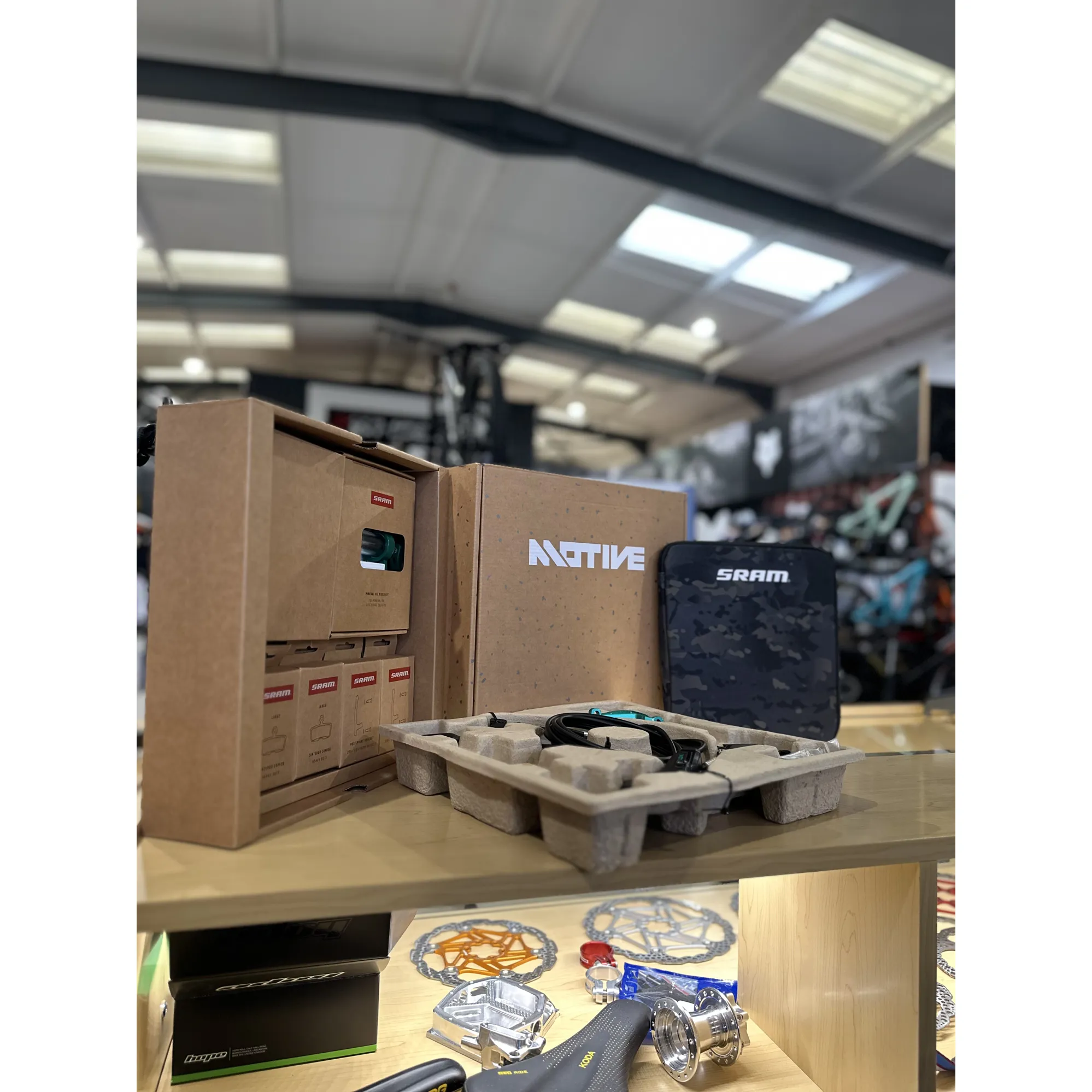 SRAM Motive Ultimate Stealth Expert Kit SRAM Motive Ultimate Stealth Expert Kit